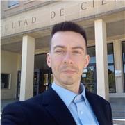 Clases de inglés con profesor nativo, 6 años de experiencia, clases presenciales en Valencia u online, tiene experiencia con todos los exámenes de Cambridge, Linguaskill y EOI